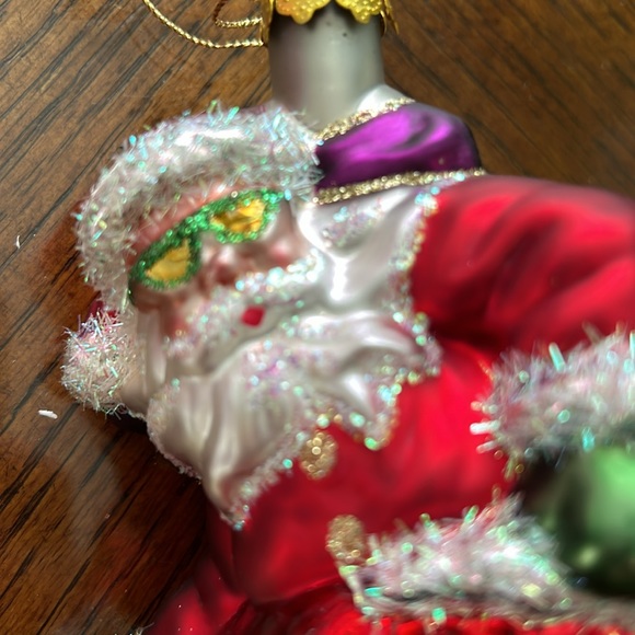 Snowboarding, Santa surfing skateboarding Santa Claus - Picture 2 of 8